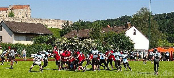 Selbst wenn es sportlich mal nicht so läuft - eine solche Freiluftarena mit Blick auf die Burg wie in Burghausen können andere Footballvereine ihren Zuschauern nicht bieten. - Foto: Kaiser